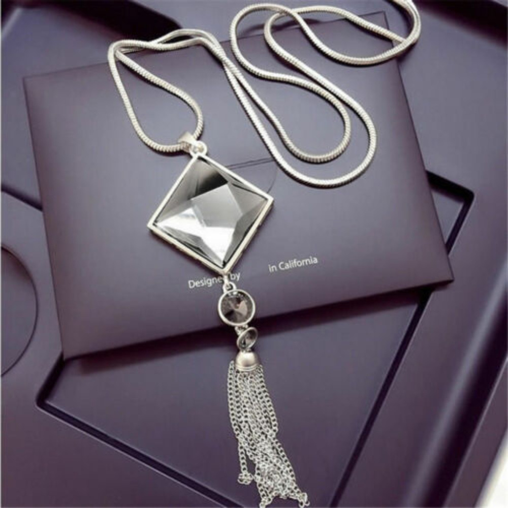 SALE ** BRAND NEW ** BEAUTIFUL PENDANT NECKLACE W/ TASSEL DROP
